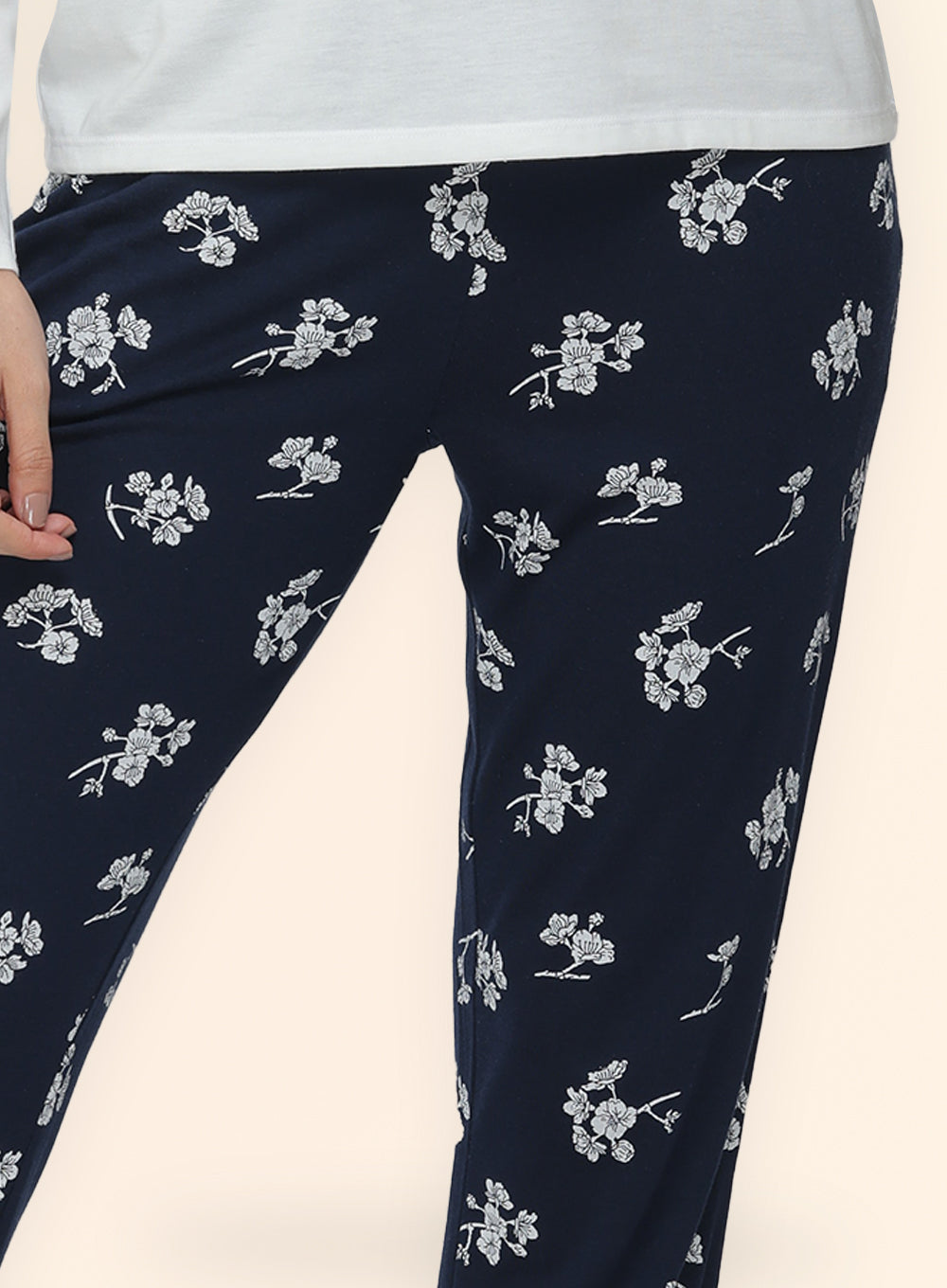 #Color_NAVY WHITE FLORAL